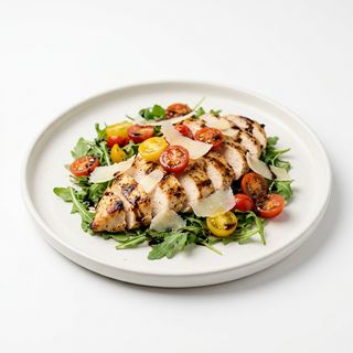 Tagliata di pollo con rucola, pomodorini