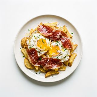 Huevos rotos con jamón