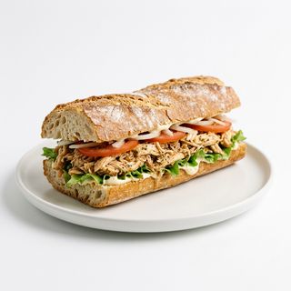 Bocadillo De Pollo Desmenuzado