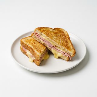 Sándwich de jamón y queso