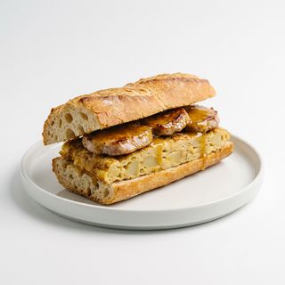 Bocadillo De Pechuga De Pollo + Salsa