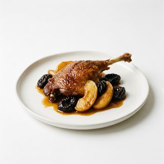 Confit De Pato A La Manzana Y Ciruela
