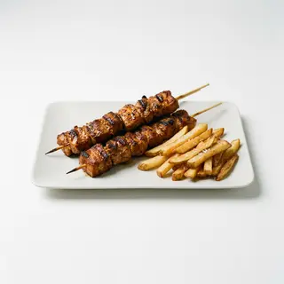 Pinchos Morunos con Guarnición