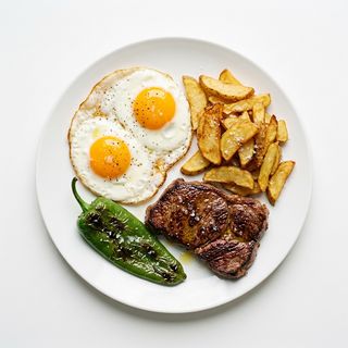 Huevos Con Patatas Y Ternera