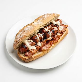 Bocadillo De Serranito De Pollo Empanado + Salsa