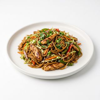 Chowmein De Pollo Nepalí