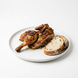 6. 1/2 Pollo A La Brasa Con Pan
