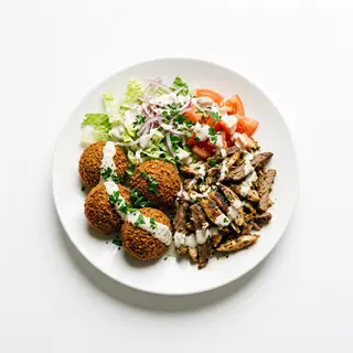 Plato con falafel
