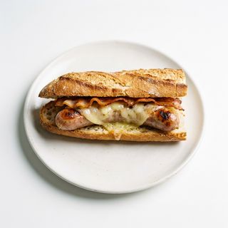 Bocadillo Frankfurt Con Bacon Y Queso