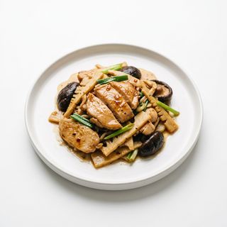 Pollo Con Bambú Y Setas Chinas