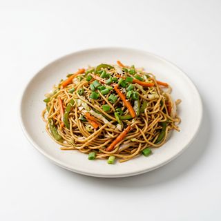 Makaron Hakka z warzywami