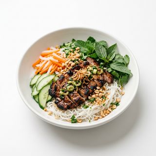 Bún con carne a la parrilla