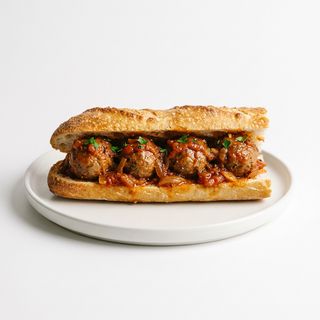 B8 Bocadillo De Albóndigas