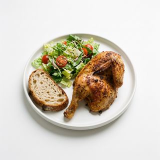 3. 1/2 Pollo A La Brasa Con Ensalada