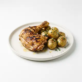 Pollo a la brasa con patatas baby aliñadas