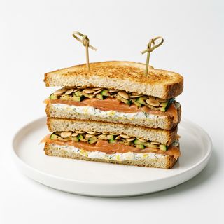 Club sandwich con salmone