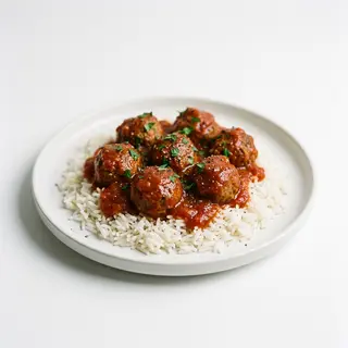 Albóndigas En Tomate Con Arroz
