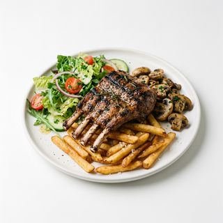 Costilla de Cordero a la plancha con patatas fritas, champions y ensiadss