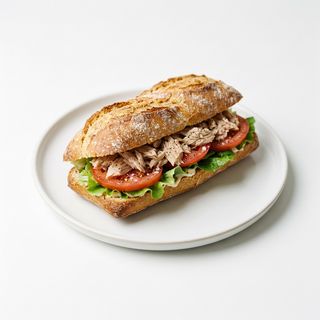 Bocadillo De Atún + Rodajas De Tomate