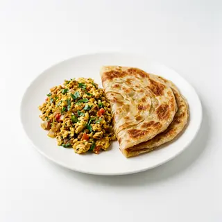 Huevos revueltos con cebolla y tomate + 2 paratha normal