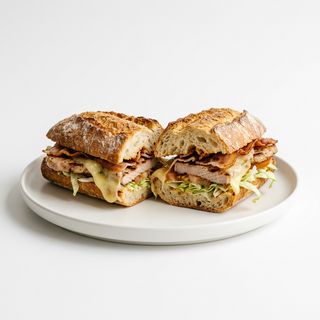 Bocadillo Lomo Con Bacon Y Queso