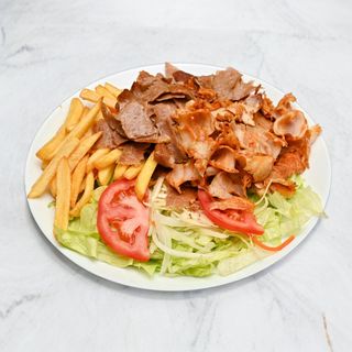 Plato De Carne Con Patatas Fritas
