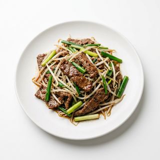 Ternera Salteada Con Brotes De Soja