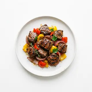 Dados de solomillo de ternera con verduras salteadas