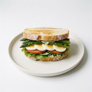 Sándwich Vegetal De Huevo Y Espárrago