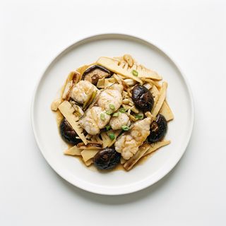 Pescado con bambú y setas chinas