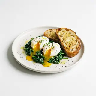Huevos con espinacas y pan de masa madre