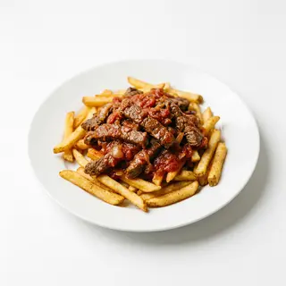 Tiras De Ternera Y Patata Con Salsa De Tomate