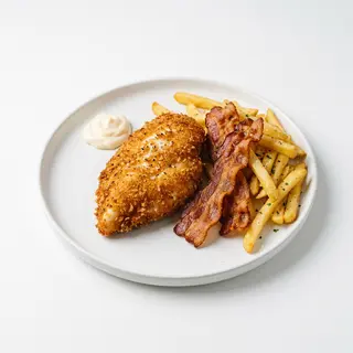 Plato De Pechuga Empanada Con Bacon