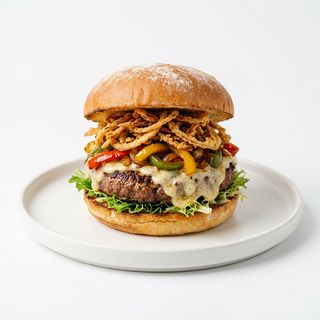 Hamburger tritato, quattro formaggi, peperoni, cipolla croccante