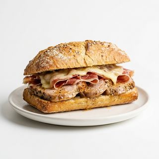 Bocadillo De Pechuga De Pollo + Bacon + Salsa