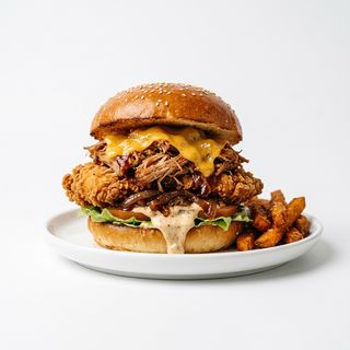 Pulled pork, baconnaise, patate dolci, formaggio, cipolla