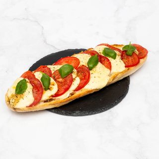 Tostada Caprese
