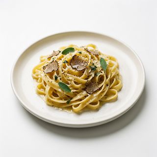 Fettuccine con salvia y trufa negra