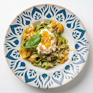 Fettuccine pesto e stracciatela