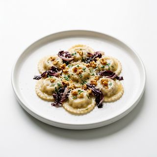 Ravioli di ricotta radicchio e noci