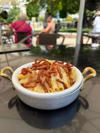 Macarrones O Spaghettis Con Salsa Carbonara
