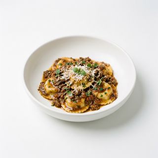 Ravioli di ricotta al ragù di chianina