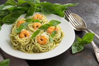 Espaguetis Al Pesto Con Langostinos