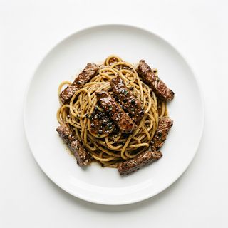 12.Spaghetti in umido con manzo al pepe 黑椒牛肉拌面
