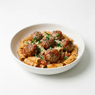 Rigatoni Con Albóndigas