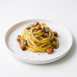 Tagliolini alla carbonara con profumo di porcini