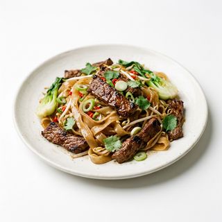 Spaghetti di riso con manzo