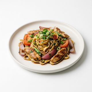 Fetuchini Con Pollo Saltado