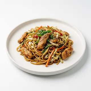 Fideo Yakisoba Salteado Con Pollo Y Verduras