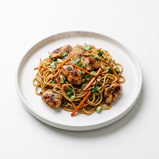 Wok De Tallarines Con Pollo